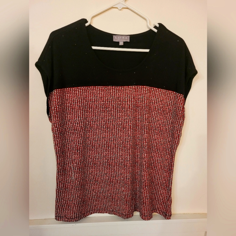 Laura XL sleevless top.